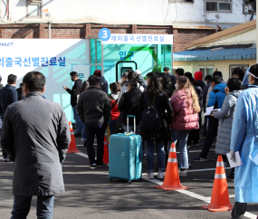 [쿠키포토] 해외 출국 전 선별진료소 찾은 시민들