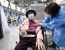 고령층 대상 AZ백신 접종, 일부 7월 초 연기 가능성