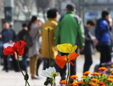 “4월 초부터 에어컨 인기”...수영복‧참외 여름상품 조기등판