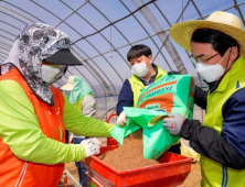 농협금융지주, 영농철 맞아 농촌 일손돕기 실시