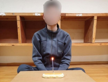 ‘천원짜리 치즈케이크에 달랑 초 하나’…군인 생일 케이크 논란