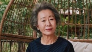 “윤여정, 아카데미 새 역사 썼다”