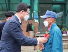 양승조 지사, 초·중학교 은사 만나 “존경과 감사” 전해