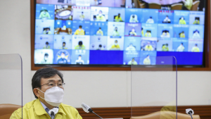 “대통령·총리·장관도 AZ 백신 접종…접종 효과 입증 사례 많아”