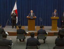 스가, 올림픽 개최 자신하는데… 日 코로나 긴급사태 또 확대