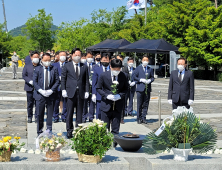 민주당 경남도당, 노무현 대통령 서거 12주기 맞아 참배