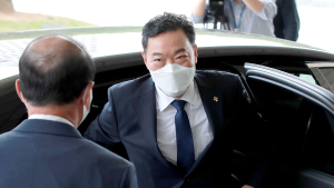 첫 출근하는 김오수 신임 검찰총장
