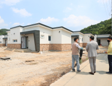 백두현 고성군수 “입주민 안정적 정착에 최선”﻿…'작은 학교 살리기 공동주택' 현장점검