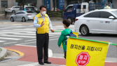 ‘교통 안내 봉사’ 나선 윤석열… 돌아온 반응은 ‘글쎄’