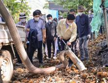 공주시, ‘밤 수집기’ 시연 및 14대 지원…밤 농가 인력난 해소 기대