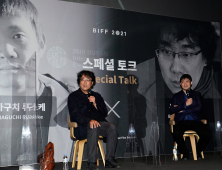 봉준호가 하마구치 류스케에 던진 물음표들
