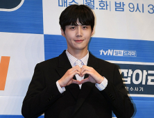 ‘K배우 의혹’ 김선호 측 “사실 관계 파악 중… 기다려 주길”