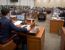 시각장애인 안내견, 공공기관서도 입장 거부 여전 [국감 2021]