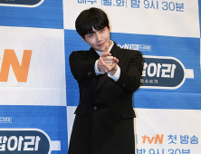김선호 소속사 “배우 요청으로 지난해 3년 재계약”