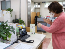 강북구, 수어 통역 영상 전화기 운영… 선별진료소 포함 19곳에 설치 [우리동네 쿡보기]