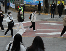 [포토]속속 도착하는 수험생들