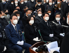 김영삼 전 대통령 추도식... 한자리에 모인 여야 대선 후보들