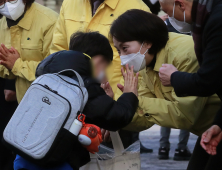 학생 확진자 쏟아지는데…교육부장관 