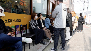 영업시간·사적모임 제한?...다음주 '특단 조치' 가능성