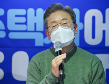 이재명 ‘전두환 재평가’에… 이준석 “참 딱한 부분도” 