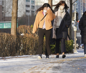 빙판길 뚫고 출근