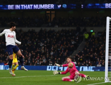 물오른 손흥민, 4경기 연속골…토트넘, 팰리스 3-0 완파