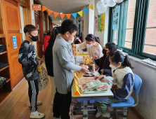 전주문학초 학생들, 나눔장터 수익금 ‘엄마의 밥상’ 기부