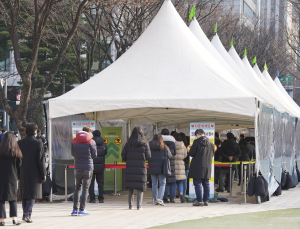 신규확진 28일 만에 3000명대... 거리두기 연장 여부 31일 발표