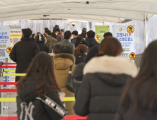 오미크론 대응전략 고민… “동네 병원·항체검사 활용”