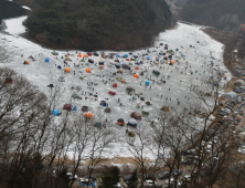 [포토]주말 춘천호 낚시인파로 북적