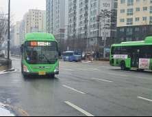 “계좌 이체요? 그냥 내릴래요” 현금 없는 버스 타보니