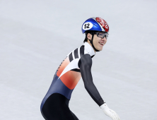 ‘실격 분노’ 떨치고... 황대헌 쇼트트랙 1500m 金