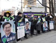 '유세차 없는' 김동연, 발로 뛰며 거리 홍보