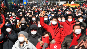 대선후보 유세 중 노마스크… “과태료 부과 가능”