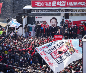 수원 팔달문 가득 메운 윤석열 지지자들