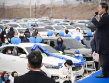 이재명 연호 대신 ‘빵빵빵’… 이색 유세에 시민들 “콘서트 같다”