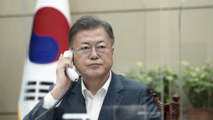 문 대통령, 우크라이나 대통령과 통화…“한국이 함께 하겠다”