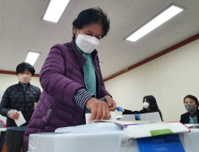 [포토]사전투표 첫날, 소중한 주권행사