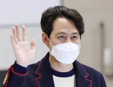 미국 주연상 휩쓴 이정재, 귀국 소감 “우리 모두의 상”