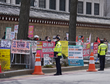 “대규모 집회 許하라” “이르다”… 勞-政 평행선