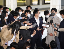 취재진에 둘러싸인 한동훈 법무부 장관 후보자