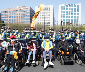 '기분 좋은' 기념촬영은 아닙니다