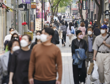 정부 “실외 마스크 해제 여부, 내주 발표”