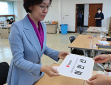 이인선 대구 수성을 보권선거 후보 등록···