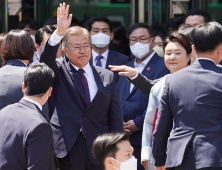 文 전 대통령 측 “이제 생존 문제, 민형사상 책임 묻겠다”