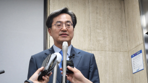 김동연 “당 정치개혁에 제 역할 할 것”...당내 갈등엔 즉답 피해