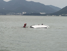 사천시 서포면 월등도 해상 차량 추락....인명피해 없어