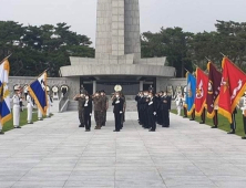 해병대기, 국방장관 현충원 참배 현장에 첫 배치