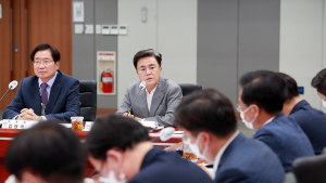 김태흠 민선 8기 최종 점검... 충남 '지속가능 미래' 모색