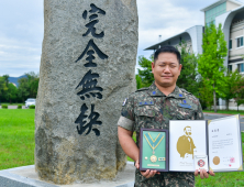 공군 제3훈련비행단 박승훈 상사, 헌혈 300회 달성...'최고명예대장' 수상